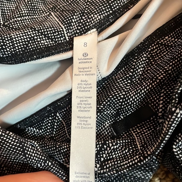 Black and white lulu leggings. - Picture 3 of 3